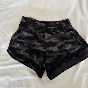 Athleta Grey Camo Printed Mesh Racer Run Short 4in Size S
